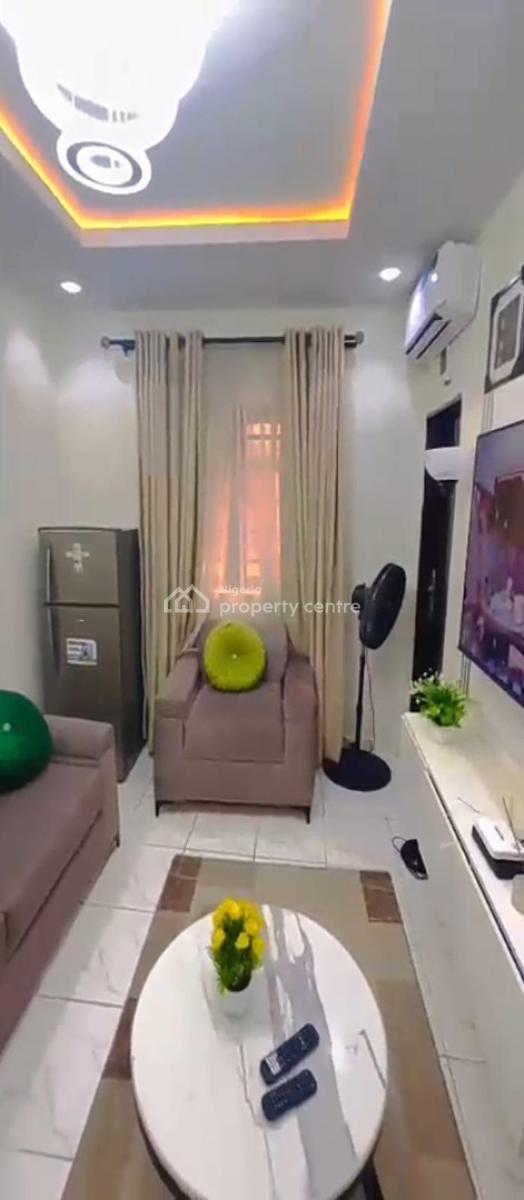 Nicely Furnished 1 Bedroom Apartment, Sabo, Yaba, Lagos, Flat / Apartment Short Let