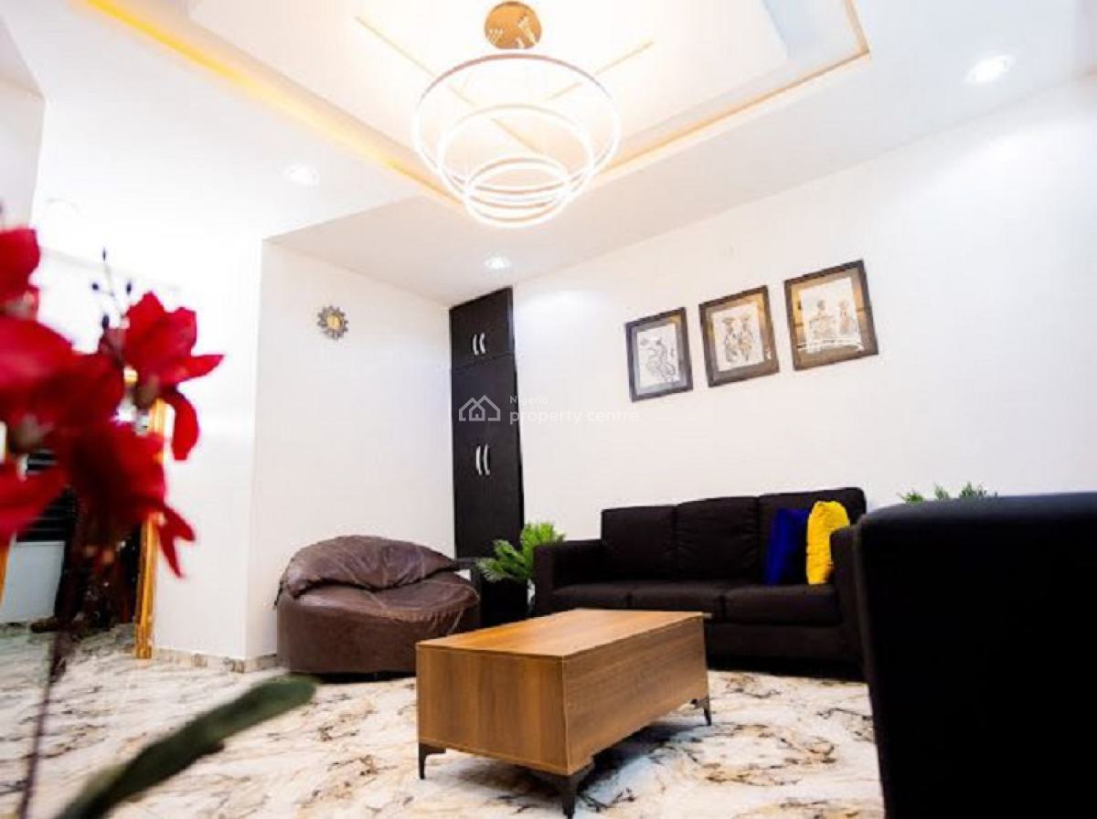Nicely Furnished 2 Bedroom Apartment, Sabo, Yaba, Lagos, Flat / Apartment Short Let