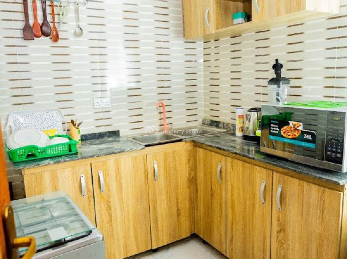 Nicely Furnished 2 Bedroom Apartment, Sabo, Yaba, Lagos, Flat / Apartment Short Let