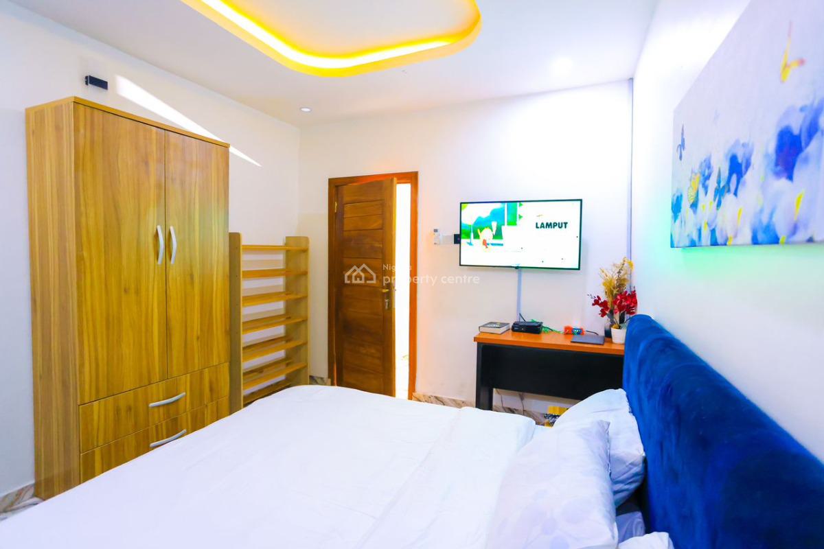 Nicely Furnished 2 Bedrooms Apartment, Sabo, Yaba, Lagos, Flat / Apartment Short Let