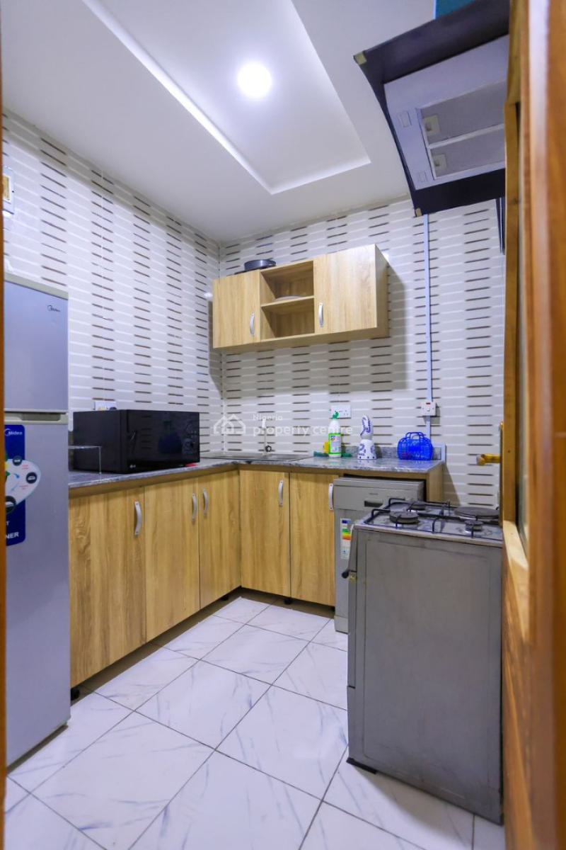Nicely Furnished 2 Bedrooms Apartment, Sabo, Yaba, Lagos, Flat / Apartment Short Let