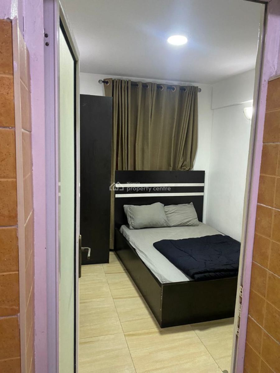 Nicely Furnished 2 Bedrooms Apartment, Onike, Yaba, Lagos, Flat / Apartment Short Let