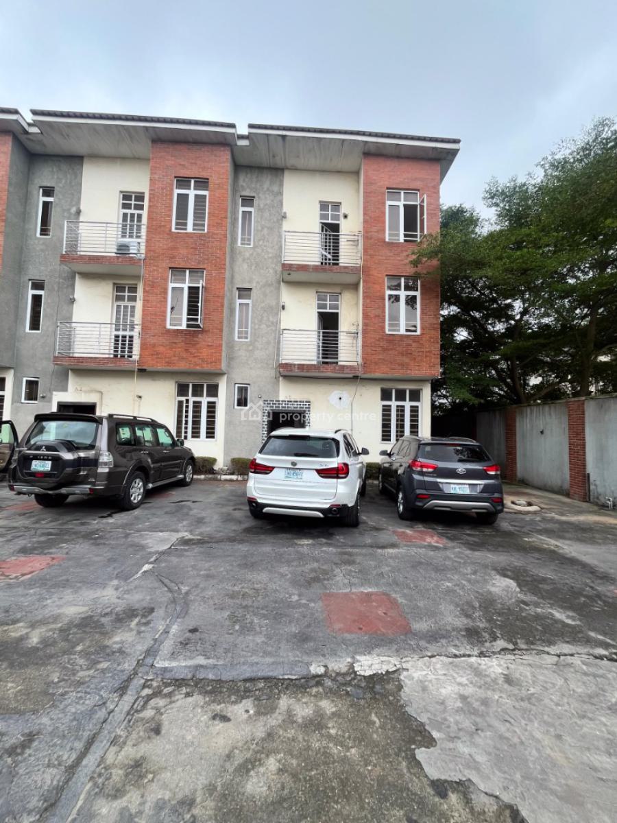 Spacious 4-bedroom Apartment, Off Oniru Market Road, Lekki Right, Oniru, Victoria Island (vi), Lagos, Terraced Duplex for Rent