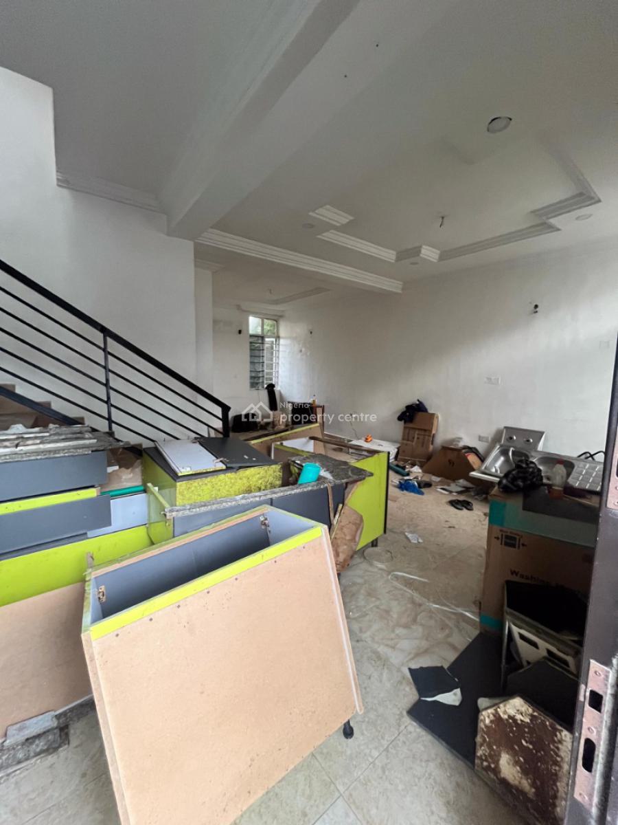Spacious 4-bedroom Apartment, Off Oniru Market Road, Lekki Right, Oniru, Victoria Island (vi), Lagos, Terraced Duplex for Rent