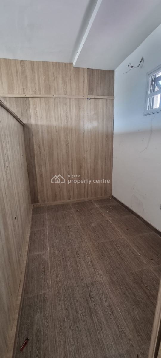 Spacious 3rd Floor Shop Facing The Road Side, Orchid Road, Lekki, Lagos, Shop for Rent