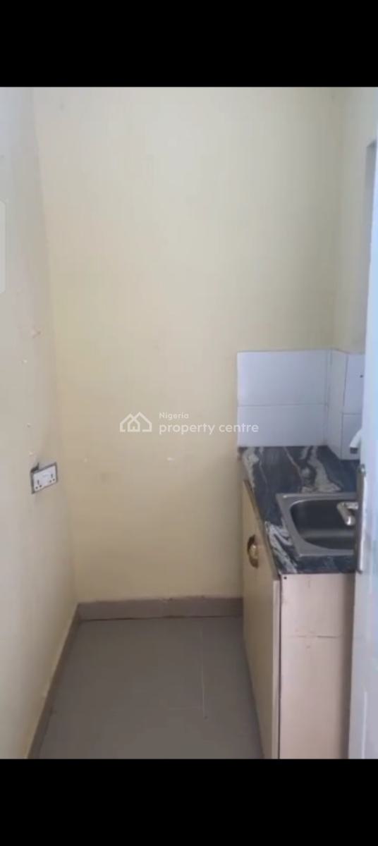 Serviced Room Self Contained,, Off Ligali Ayorinde Street, Victoria Island (vi), Lagos, Self Contain (single Rooms) for Rent