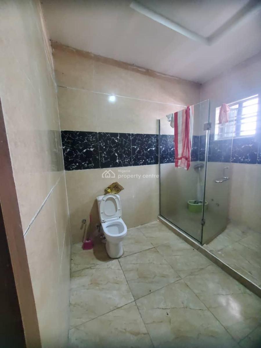 Spacious Furnished Master Bedroom Serviced, Royal Pine Estate, Orchid Road, Eleganza Bustop, Lekki, Lagos, Lekki Phase 2, Lekki, Lagos, Self Contain (single Rooms) for Rent