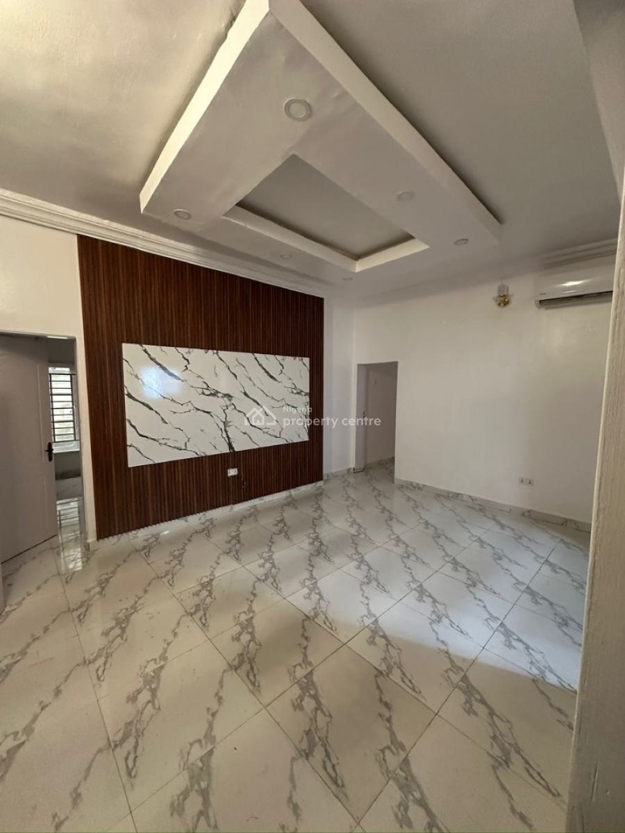 2 Bedroom Apartment with Spacious Compound, Lekki Phase 1, Lekki, Lagos, Flat / Apartment for Rent