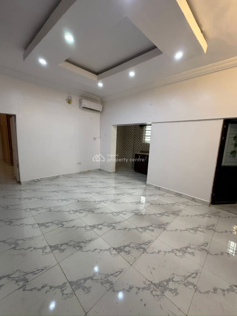 2 Bedroom Apartment with Spacious Compound, Lekki Phase 1, Lekki, Lagos, Flat / Apartment for Rent