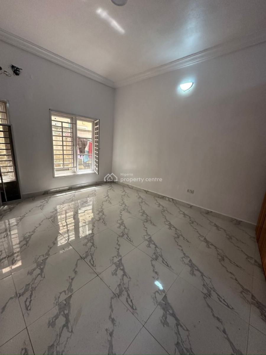 2 Bedroom Apartment with Spacious Compound, Lekki Phase 1, Lekki, Lagos, Flat / Apartment for Rent