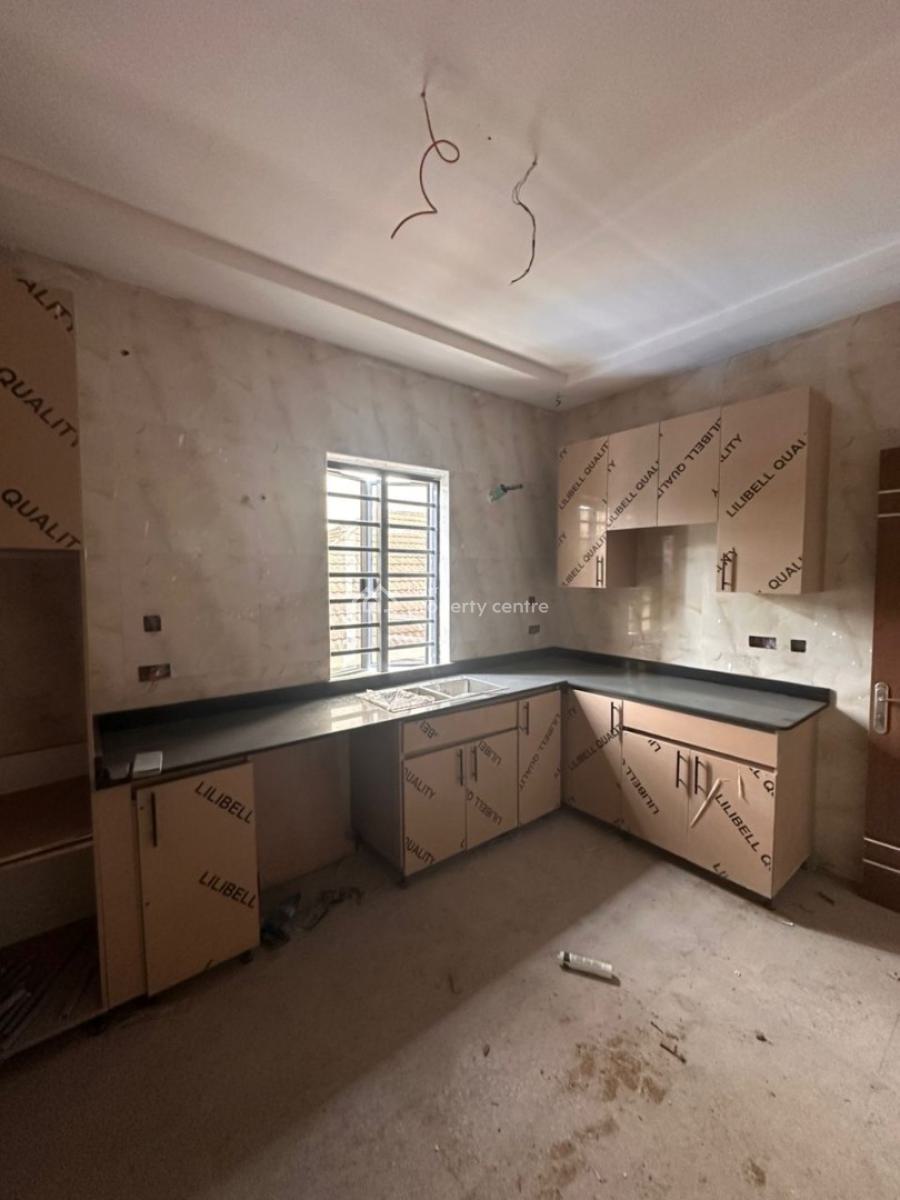 2 Bedroom Apartments in a  Spacious Compound, Lekki Phase 1, Lekki, Lagos, Flat / Apartment for Rent