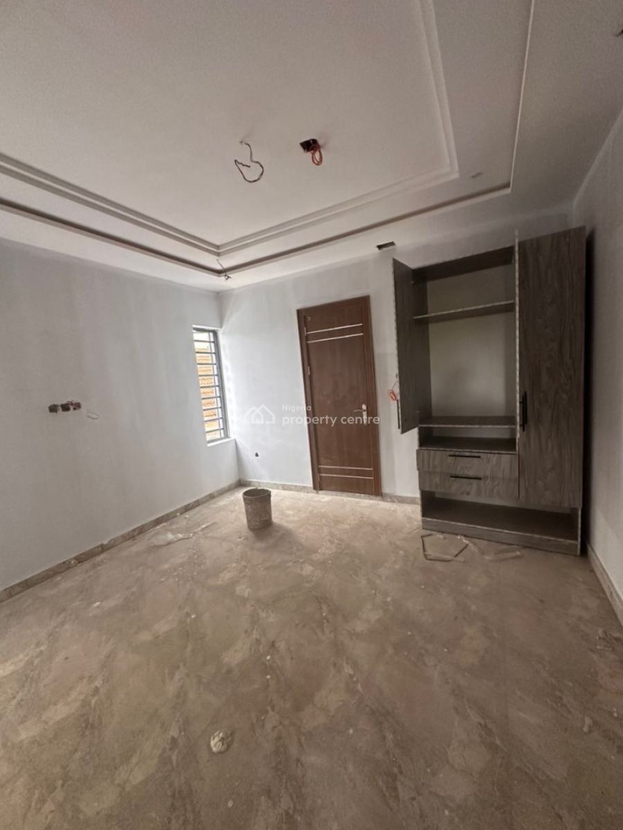 2 Bedroom Apartments in a  Spacious Compound, Lekki Phase 1, Lekki, Lagos, Flat / Apartment for Rent