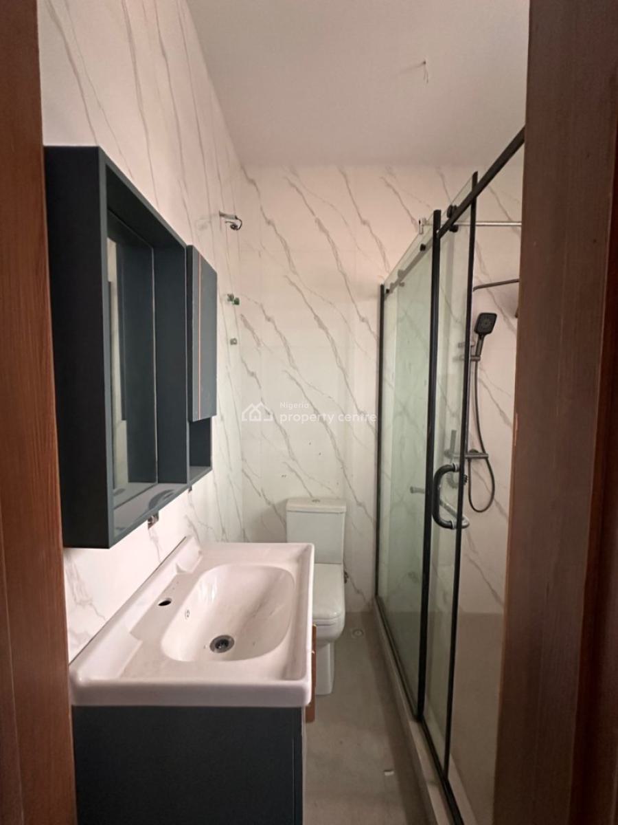 2 Bedroom Apartments in a  Spacious Compound, Lekki Phase 1, Lekki, Lagos, Flat / Apartment for Rent