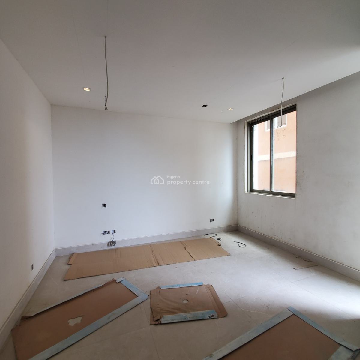 Amazing 4 Bedroom Maisonette with a Pool Elevator and Gym., Lekki Phase 1, Lekki, Lagos, Flat / Apartment for Sale