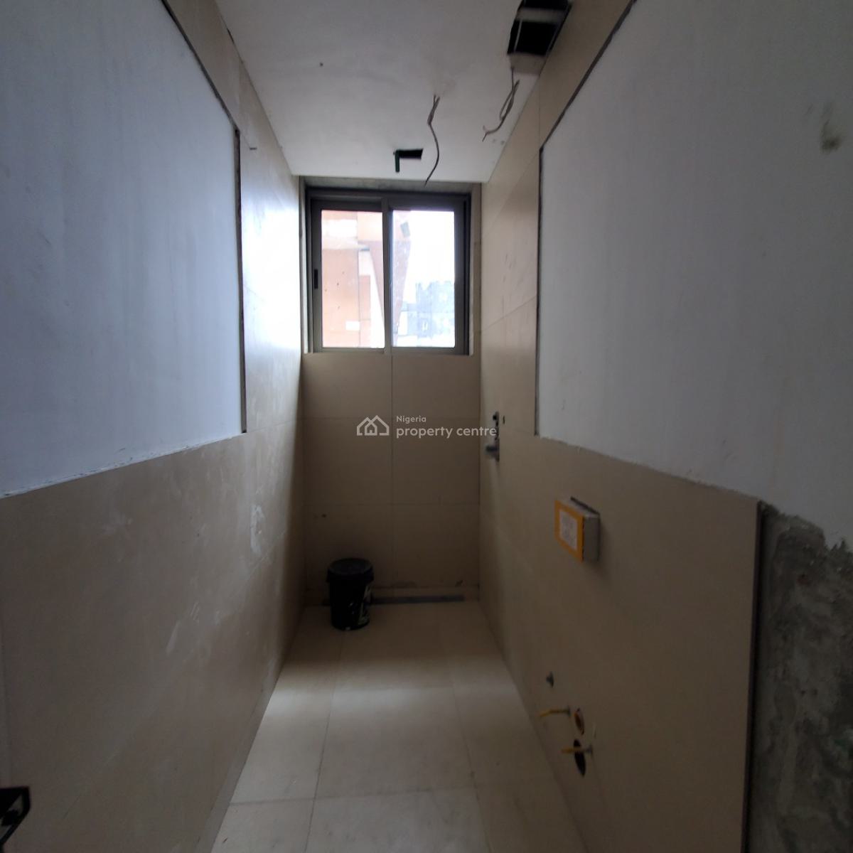 Amazing 4 Bedroom Maisonette with a Pool Elevator and Gym., Lekki Phase 1, Lekki, Lagos, Flat / Apartment for Sale