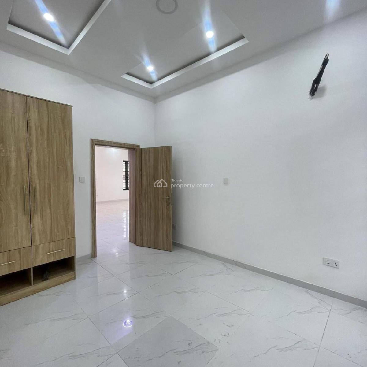 Beautifully Built 3 Bedroom Apartment, Yaba, Lagos, Flat / Apartment for Sale