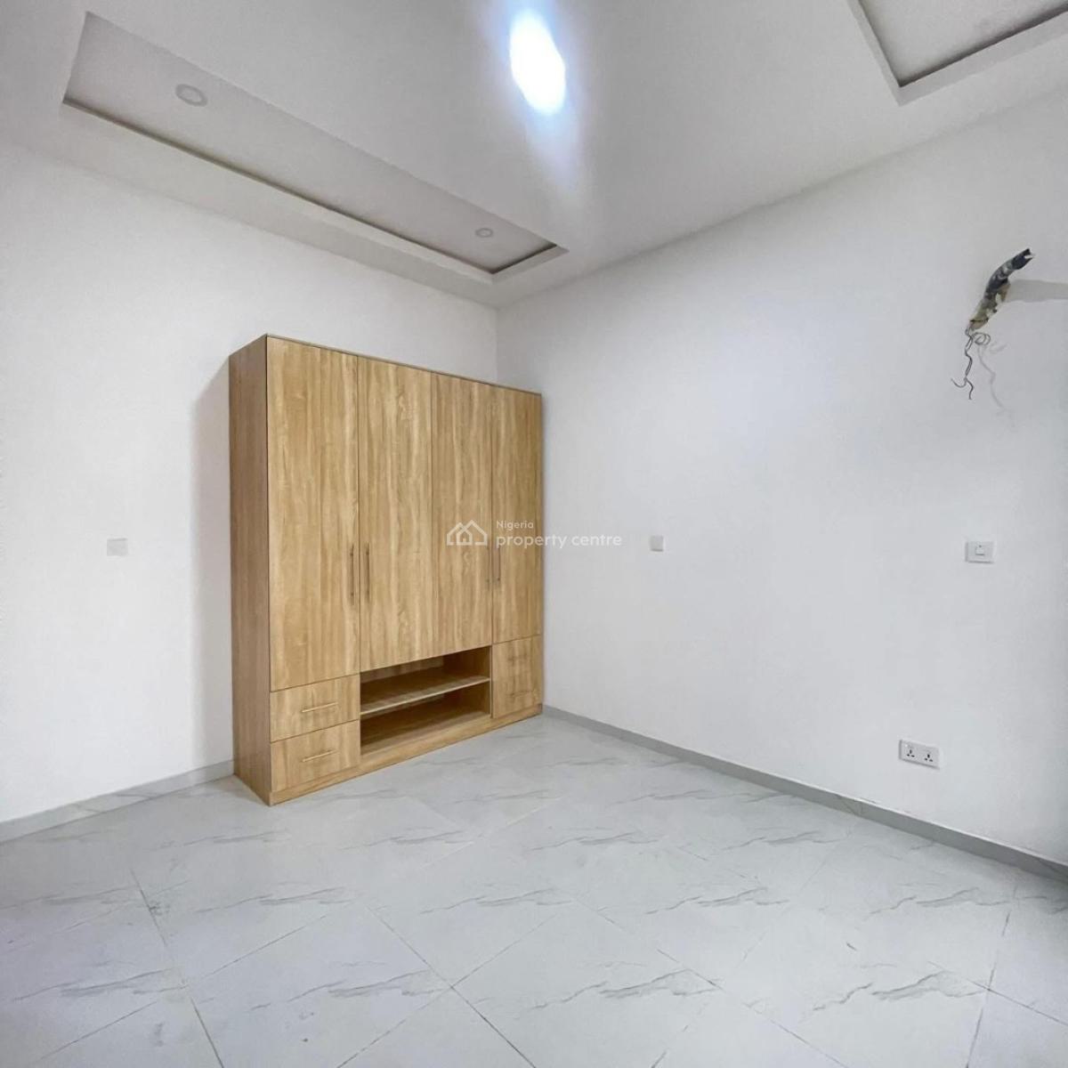 Beautifully Built 3 Bedroom Apartment, Yaba, Lagos, Flat / Apartment for Sale
