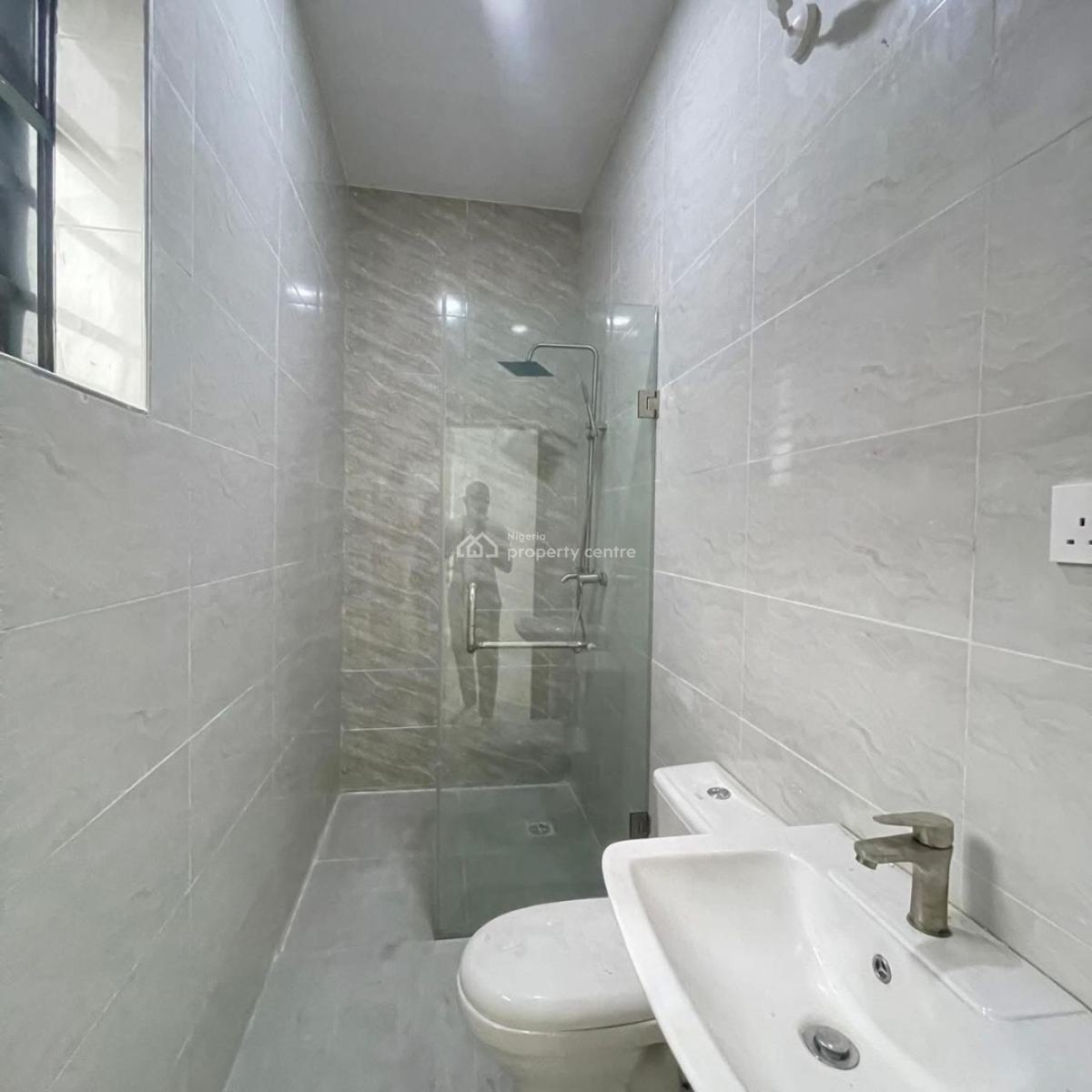 Beautifully Built 3 Bedroom Apartment, Yaba, Lagos, Flat / Apartment for Sale