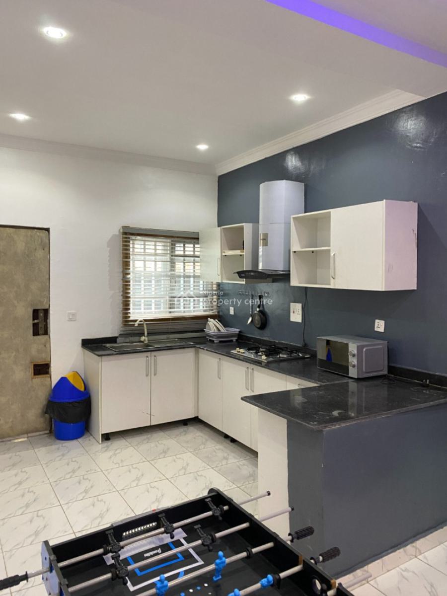 Nicely Furnished 2 Bedroom Apartment, Maryland, Lagos, Flat / Apartment Short Let