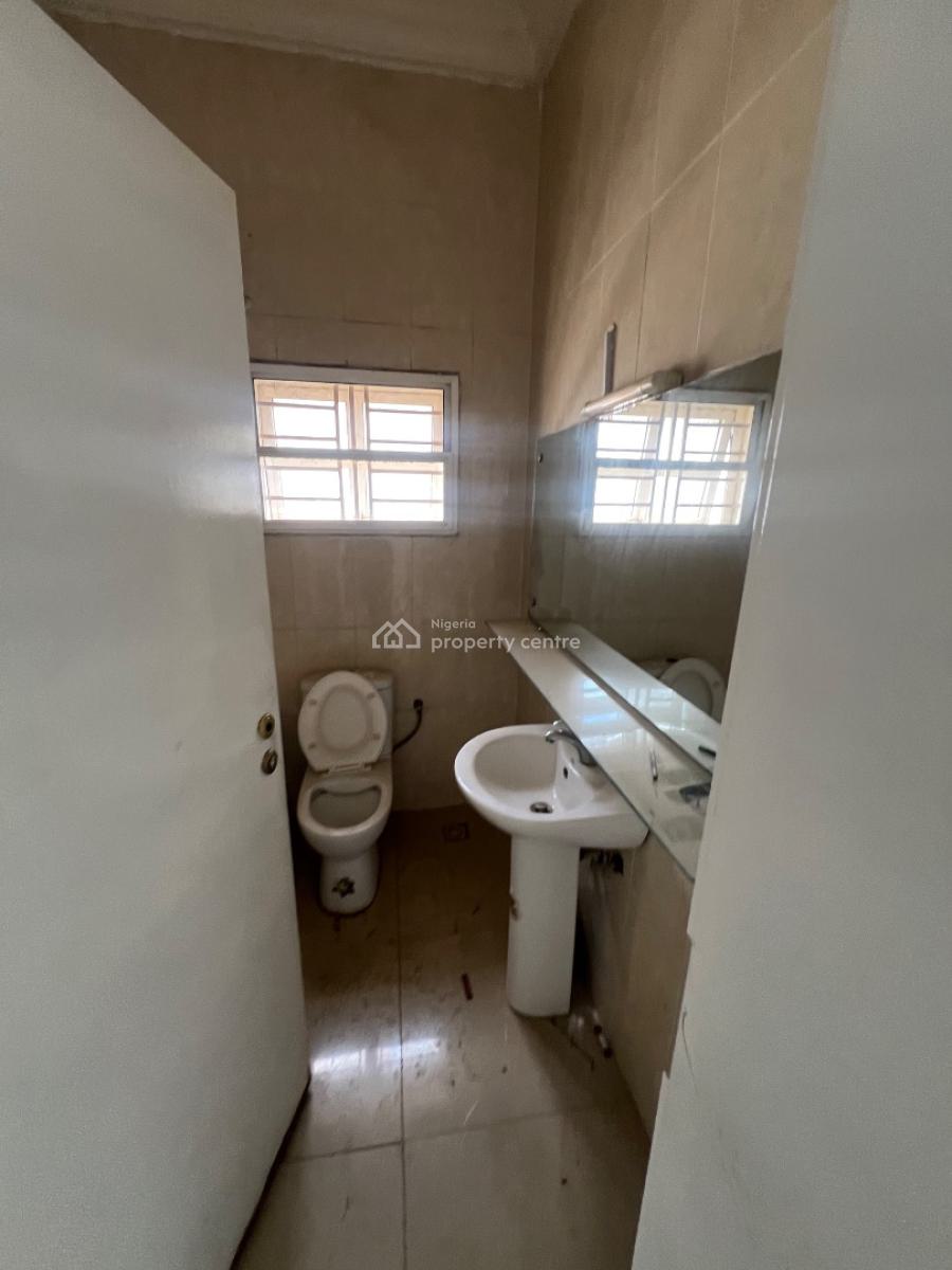 Nice 3 Bedroom Flat with Self Contain Bq, Office/resident)1st Floor, Tarred Rd, Jabi Main(by Shoprite) Tarred Road, Jabi, Abuja, Flat / Apartment for Rent