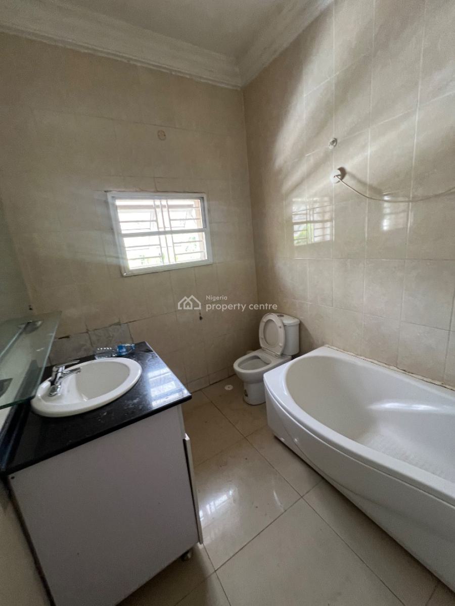 Nice 3 Bedroom Flat with Self Contain Bq, Office/resident)1st Floor, Tarred Rd, Jabi Main(by Shoprite) Tarred Road, Jabi, Abuja, Flat / Apartment for Rent