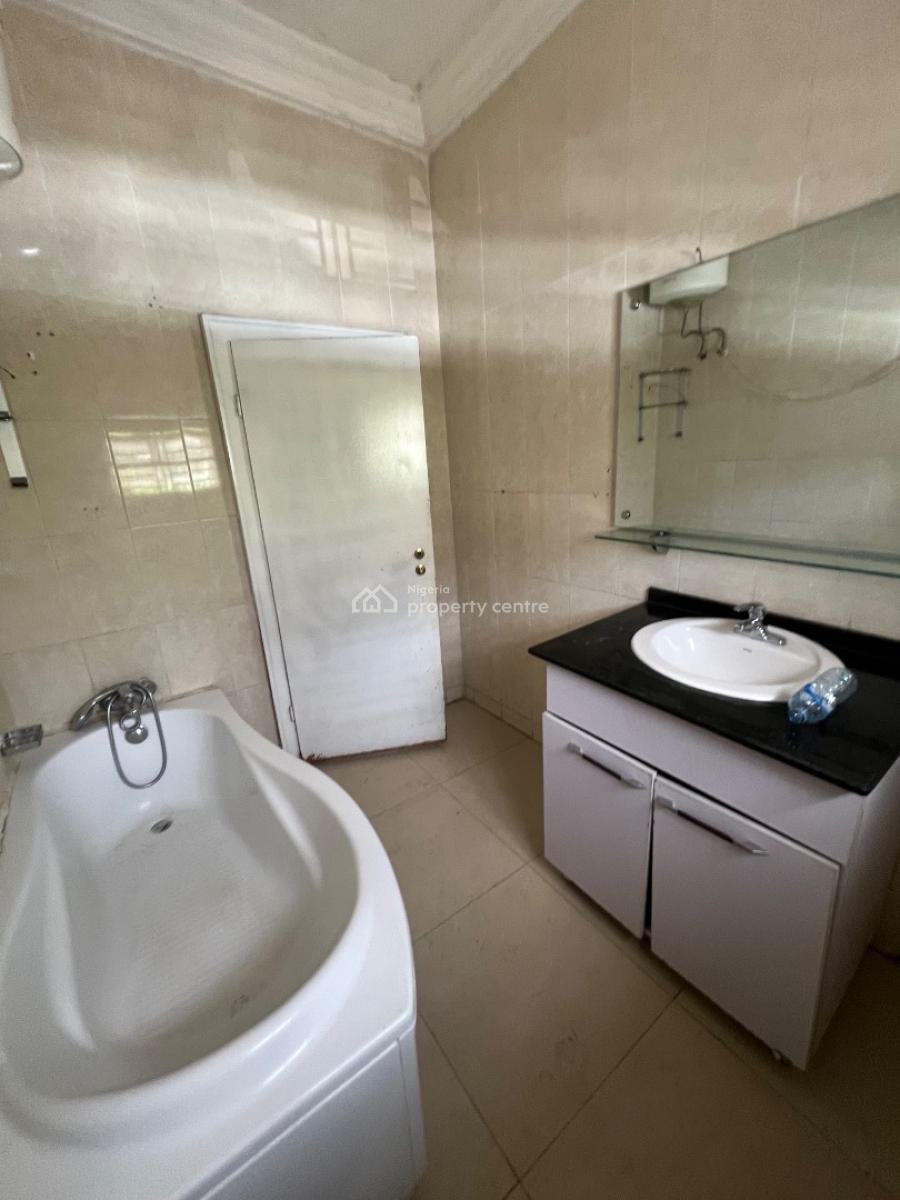 Nice 3 Bedroom Flat with Self Contain Bq, Office/resident)1st Floor, Tarred Rd, Jabi Main(by Shoprite) Tarred Road, Jabi, Abuja, Flat / Apartment for Rent
