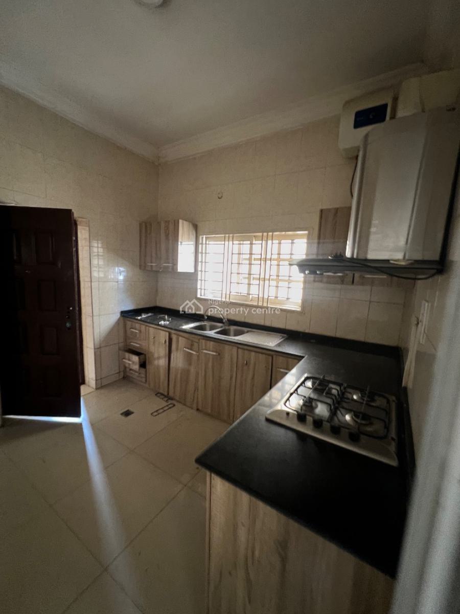 Nice 3 Bedroom Flat with Self Contain Bq, Office/resident)1st Floor, Tarred Rd, Jabi Main(by Shoprite) Tarred Road, Jabi, Abuja, Flat / Apartment for Rent