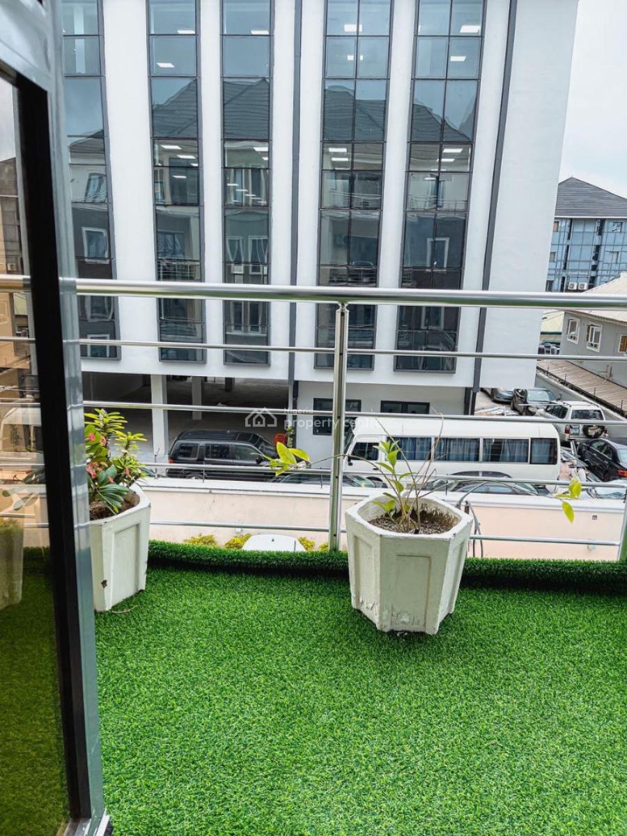 Luxurious 3 Bedroom Apartment with Bq, Lekki, Lagos, Flat / Apartment Short Let