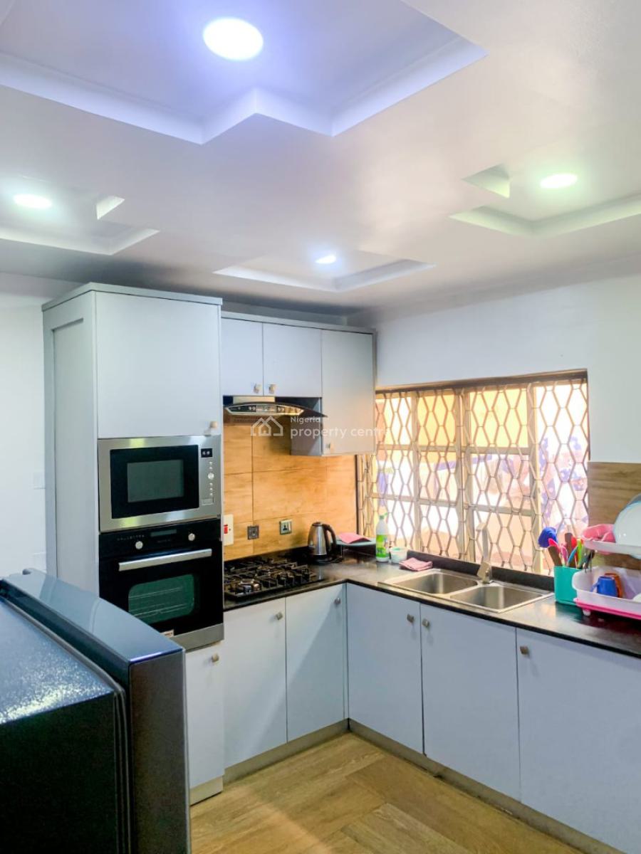 Nicely Furnished 4 Bedroom Apartment, Magodo, Lagos, Flat / Apartment Short Let
