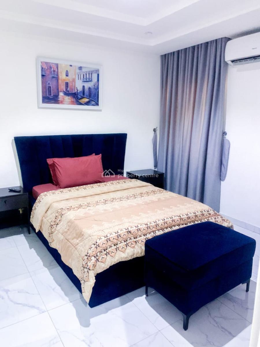 Nicely Furnished 4 Bedroom Apartment, Magodo, Lagos, Flat / Apartment Short Let