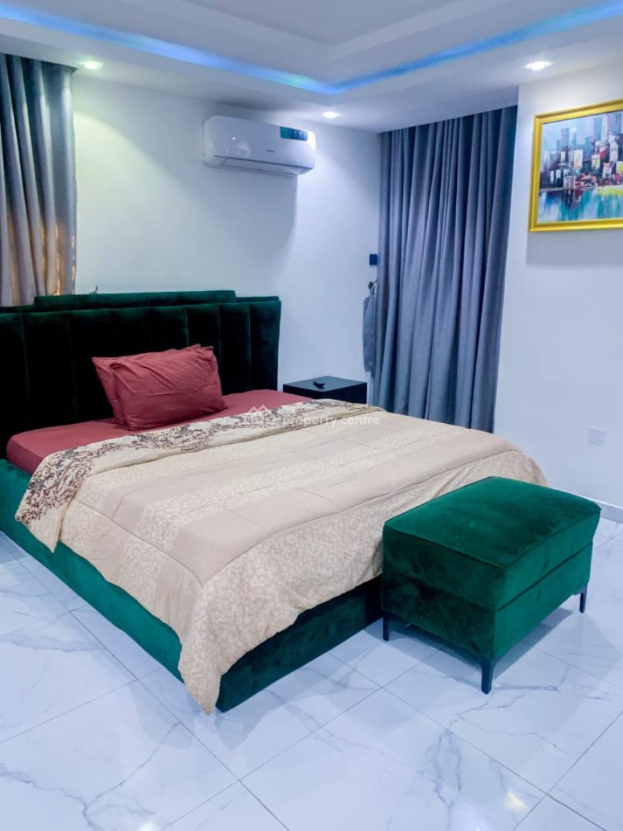 Nicely Furnished 4 Bedroom Apartment, Magodo, Lagos, Flat / Apartment Short Let