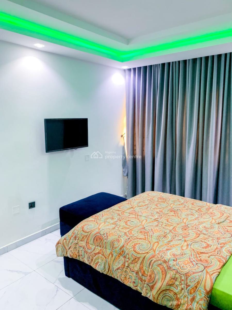Nicely Furnished 4 Bedroom Apartment, Magodo, Lagos, Flat / Apartment Short Let