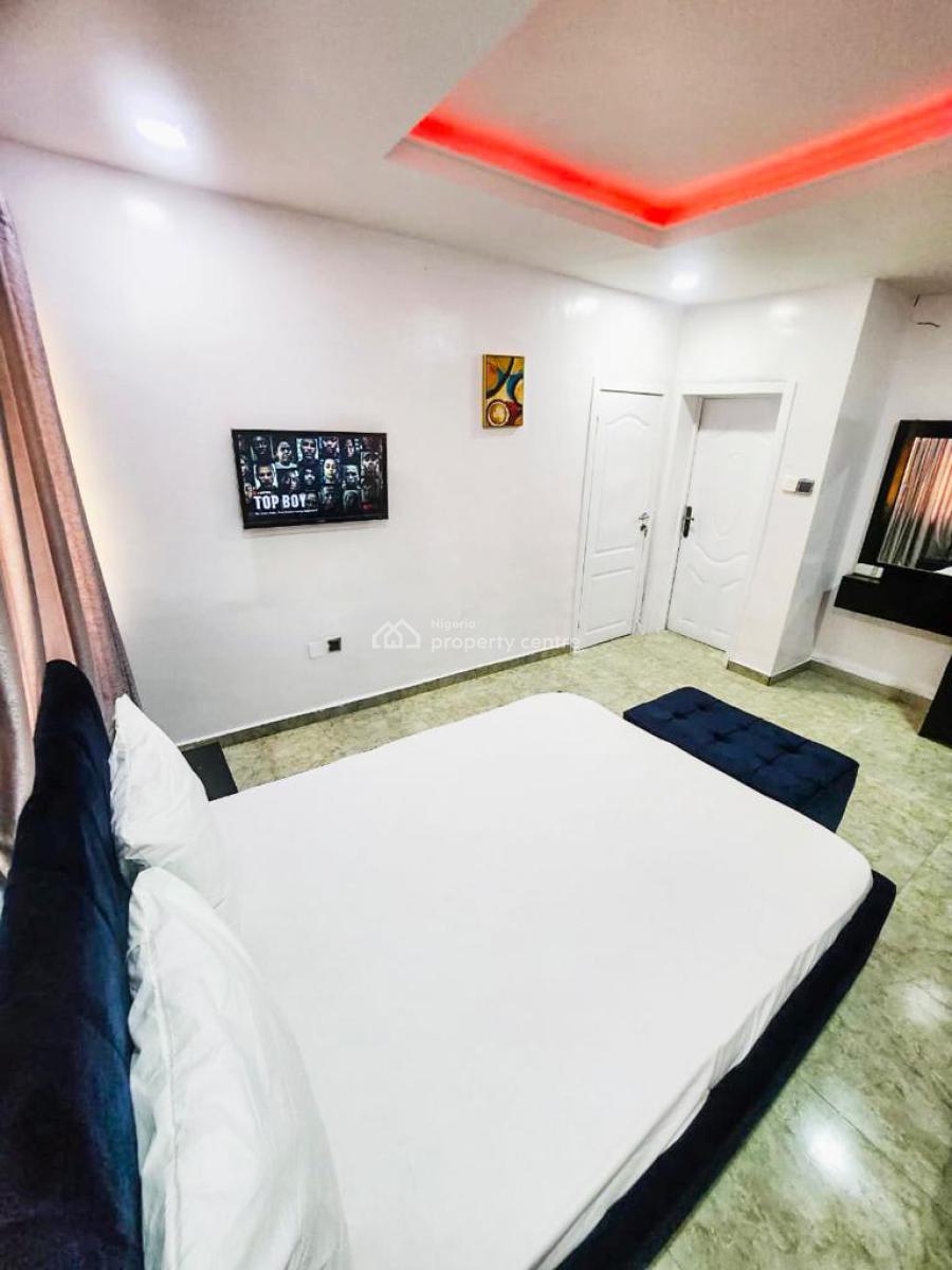 Nicely Furnished 4 Bedroom Apartment, Magodo, Lagos, Flat / Apartment Short Let