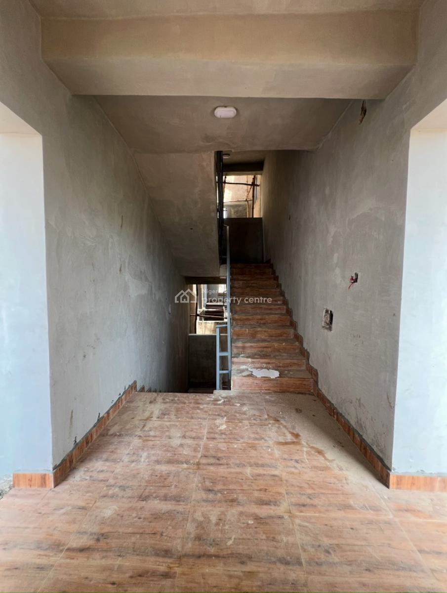 Distress Advance Shell & Spacious 3 Bedroom Apartment with En-suite Bq, Katampe, Abuja, Flat / Apartment for Sale