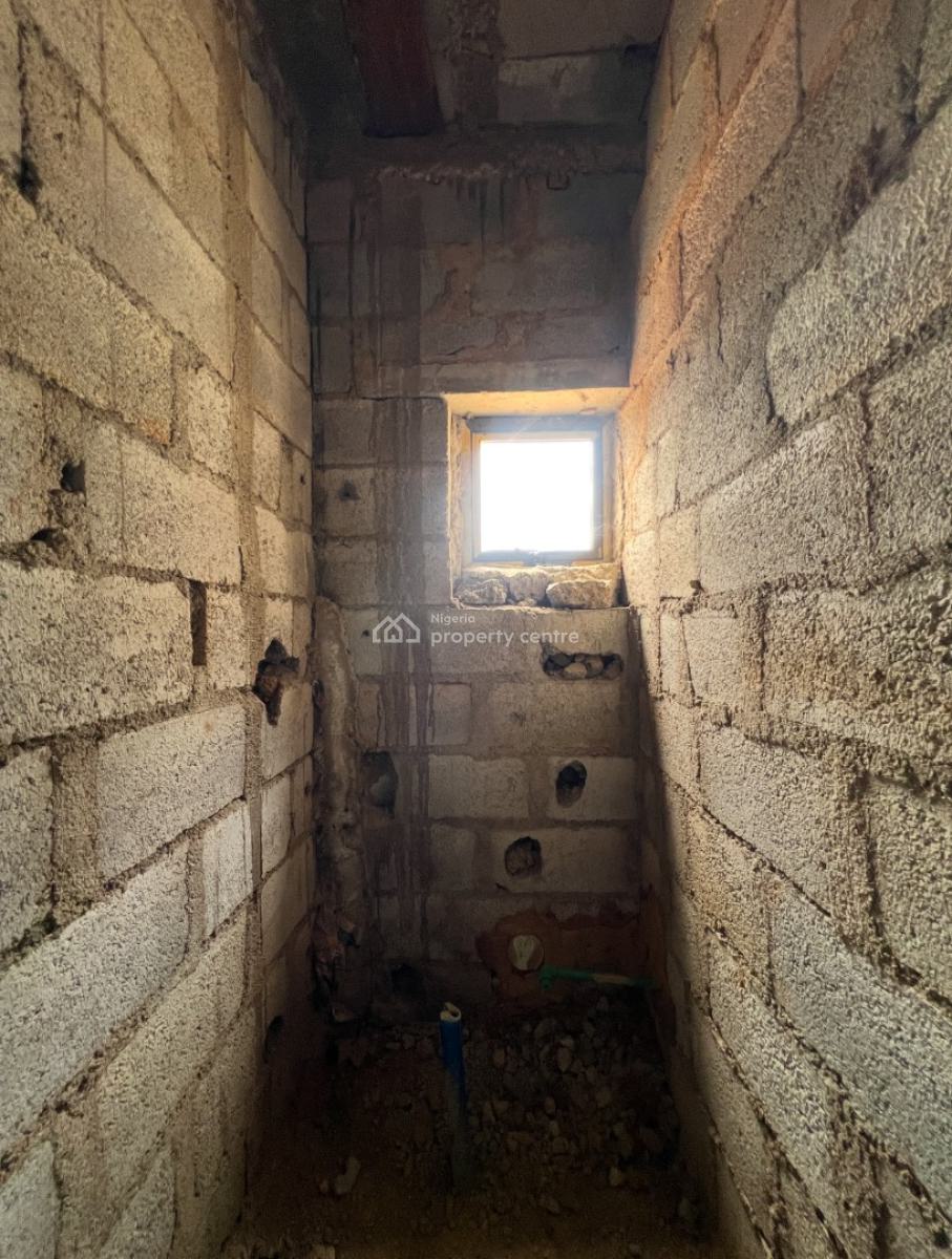 Distress Advance Shell & Spacious 3 Bedroom Apartment with En-suite Bq, Katampe, Abuja, Flat / Apartment for Sale