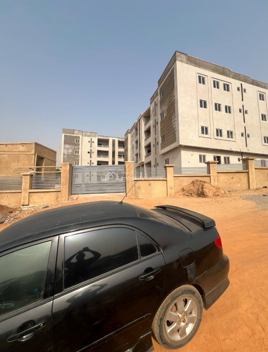 Distress Advance Shell & Spacious 3 Bedroom Apartment with Bq, Katampe, Abuja, Flat / Apartment for Sale