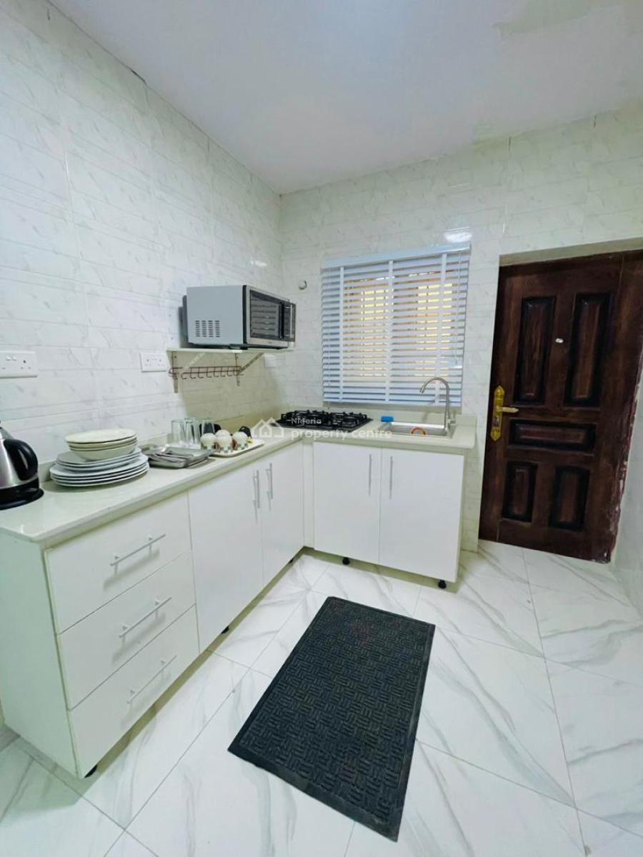Nicely Furnished 3 Bedroom Apartment, Surulere, Lagos, Flat / Apartment Short Let