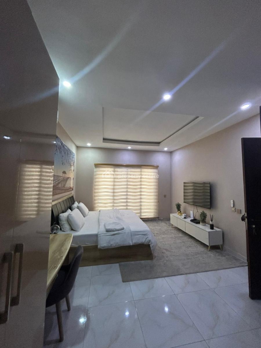 4-bedroom Apartment, Lekki Phase 1, Lekki, Lagos, Flat / Apartment Short Let