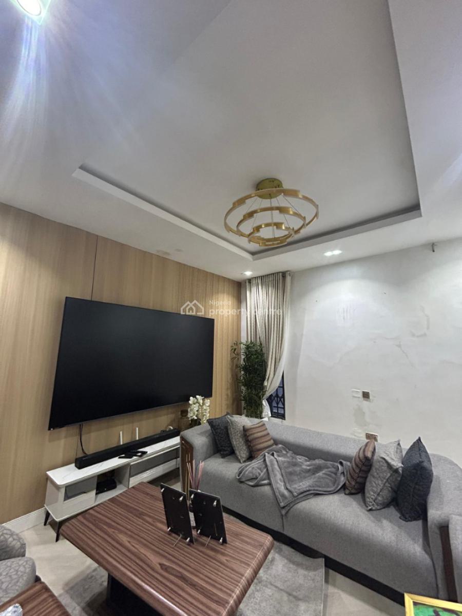 4-bedroom Apartment, Lekki Phase 1, Lekki, Lagos, Flat / Apartment Short Let