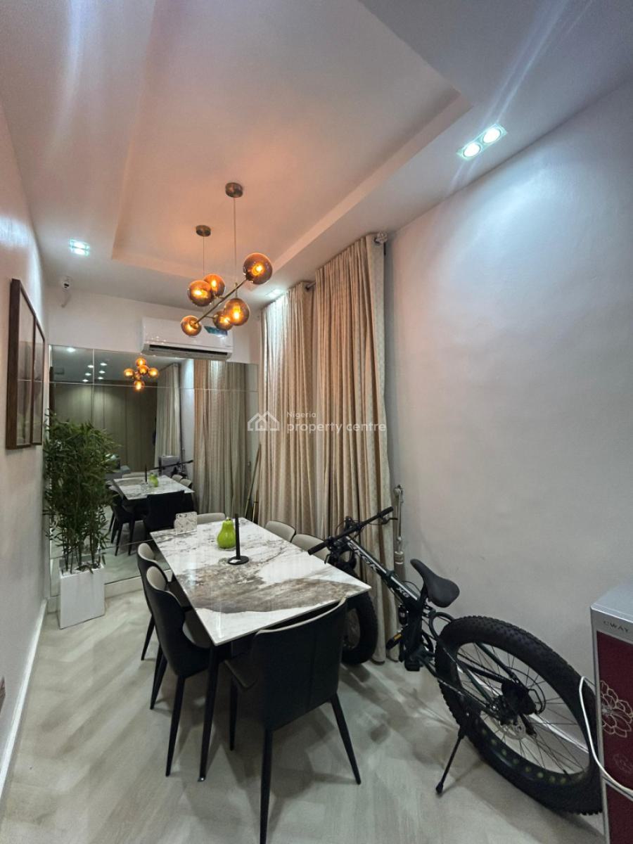 4-bedroom Apartment, Lekki Phase 1, Lekki, Lagos, Flat / Apartment Short Let