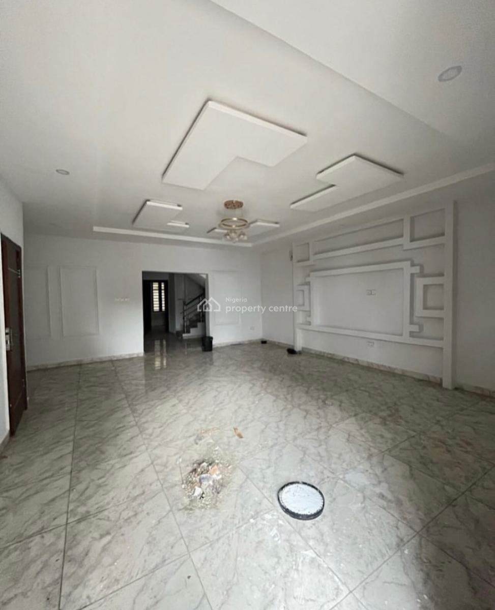 4 Bedroom Semi-detached with Driveway, Ologolo, Lekki, Lagos, Semi-detached Duplex for Sale