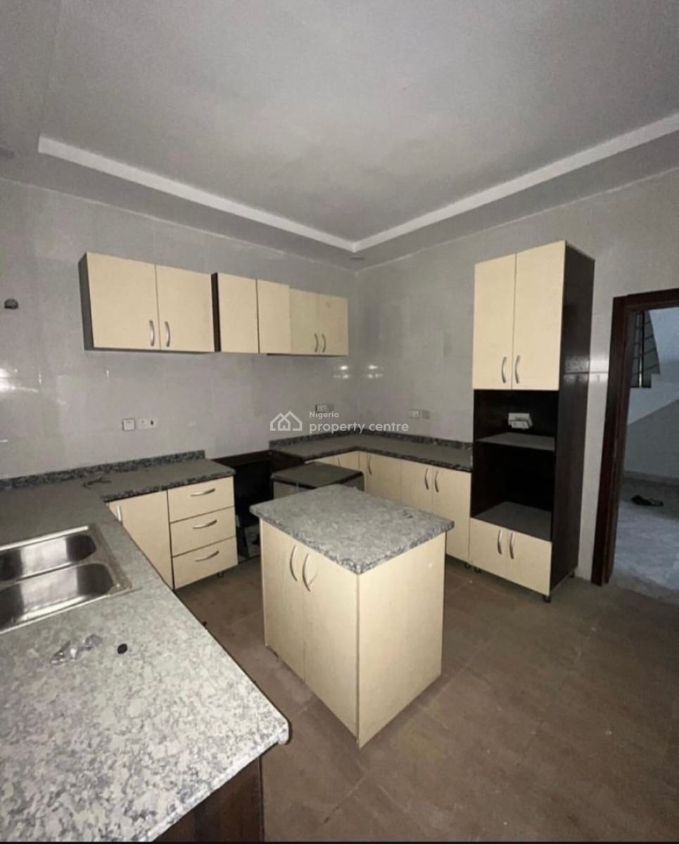 4 Bedroom Semi-detached with Driveway, Ologolo, Lekki, Lagos, Semi-detached Duplex for Sale