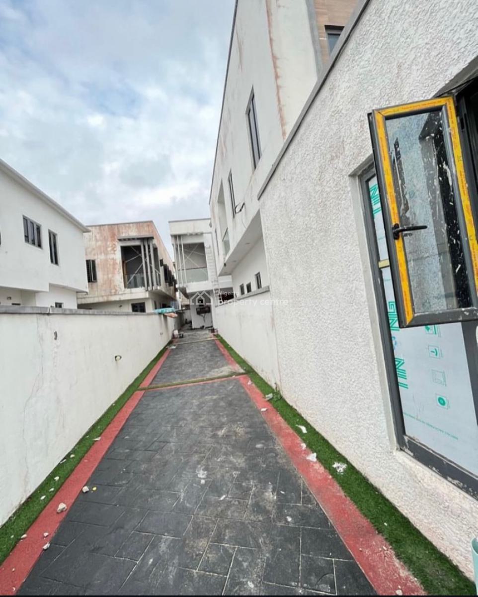 4 Bedroom Semi-detached with Driveway, Ologolo, Lekki, Lagos, Semi-detached Duplex for Sale