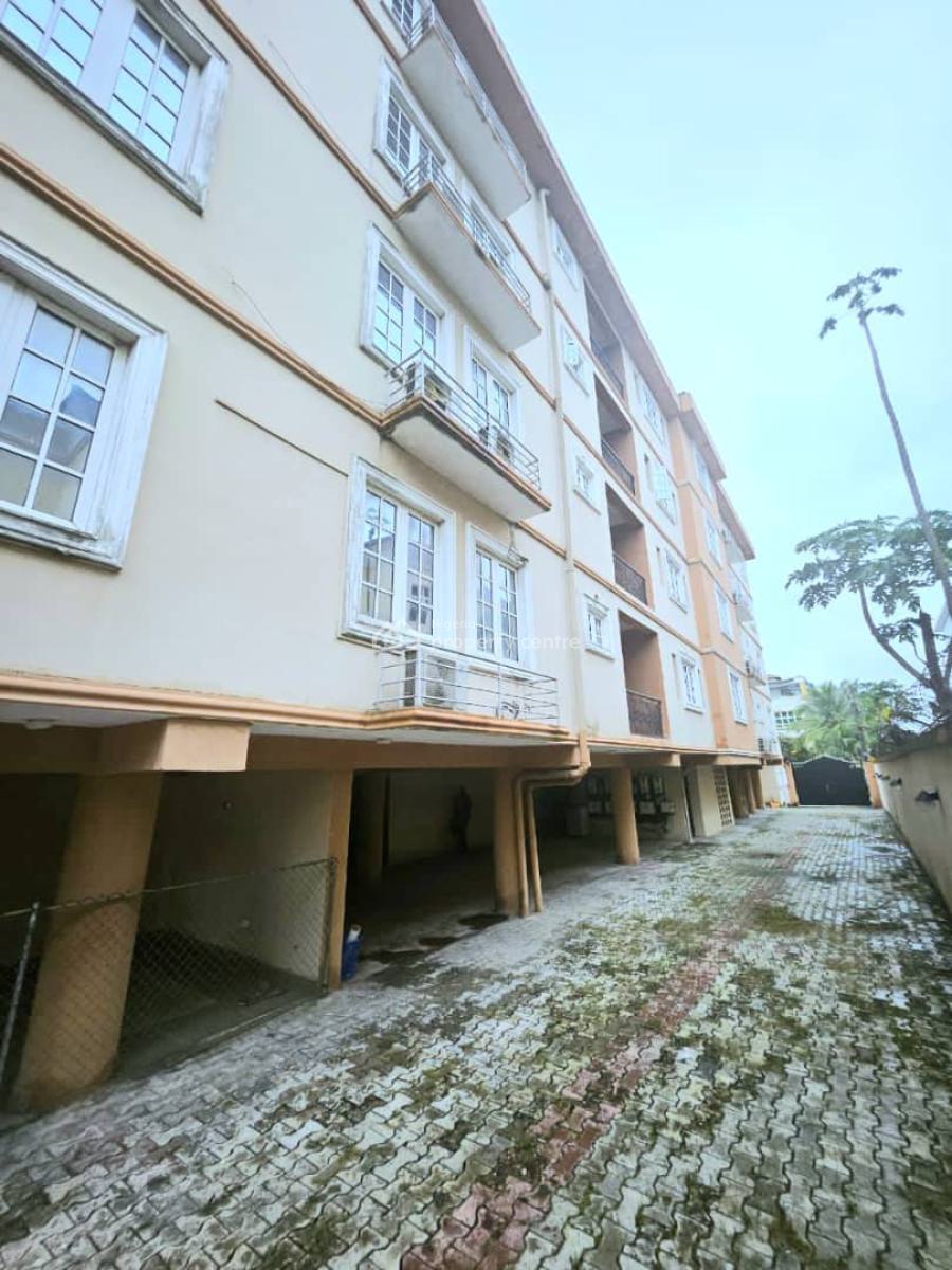 Cozy 3-bedroom Apartment with Pool and Bq, Victoria Island (vi), Lagos, Flat / Apartment for Rent
