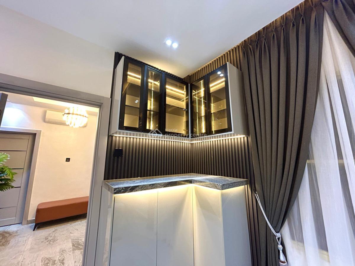 Nicely Furnished Four Bedroom Apartment, Oniru, Victoria Island (vi), Lagos, Flat / Apartment Short Let