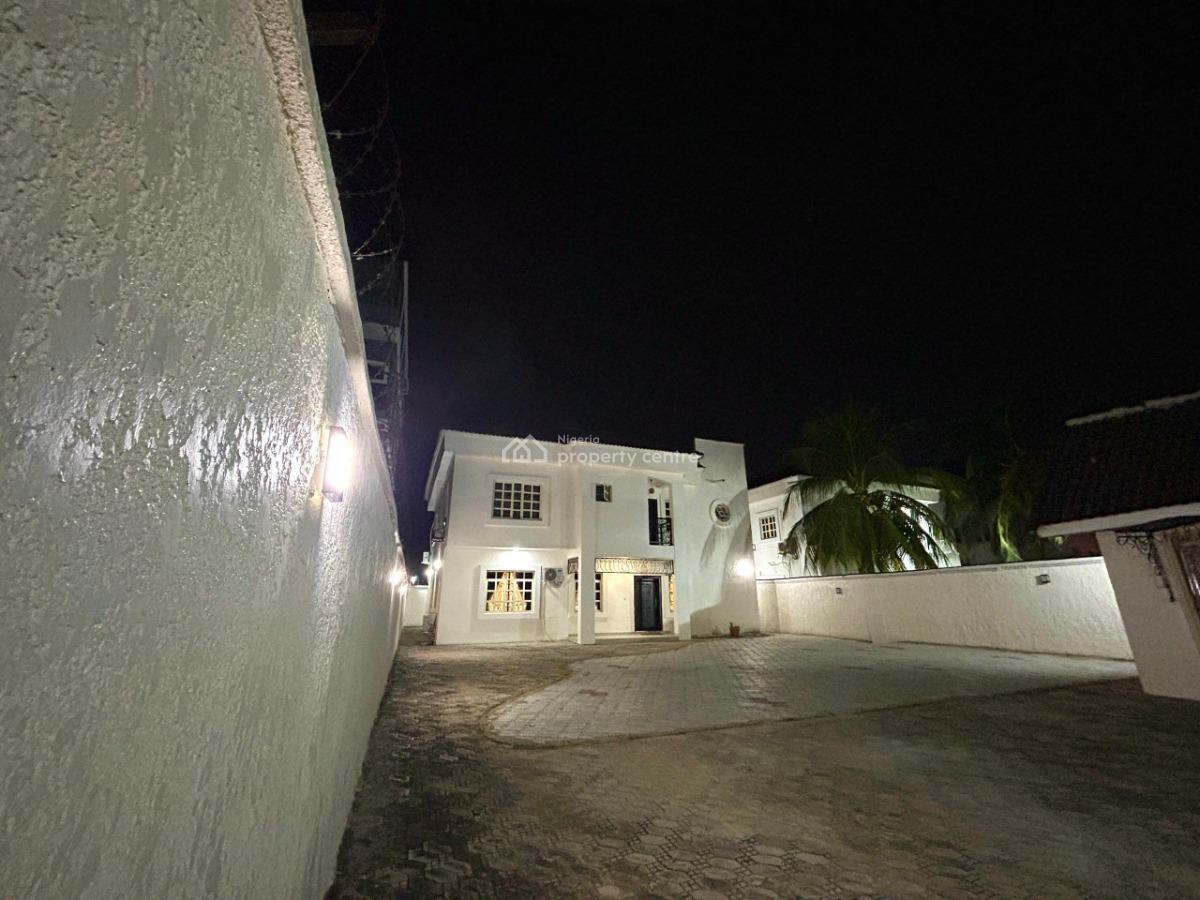 Nicely Furnished Four Bedroom Apartment, Oniru, Victoria Island (vi), Lagos, Flat / Apartment Short Let