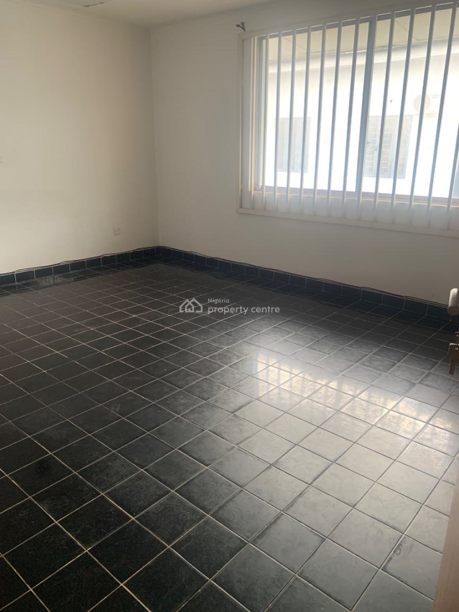 Well Maintained 3 Bedrooms Flat, Ikeja Gra, Ikeja, Lagos, Flat / Apartment for Rent