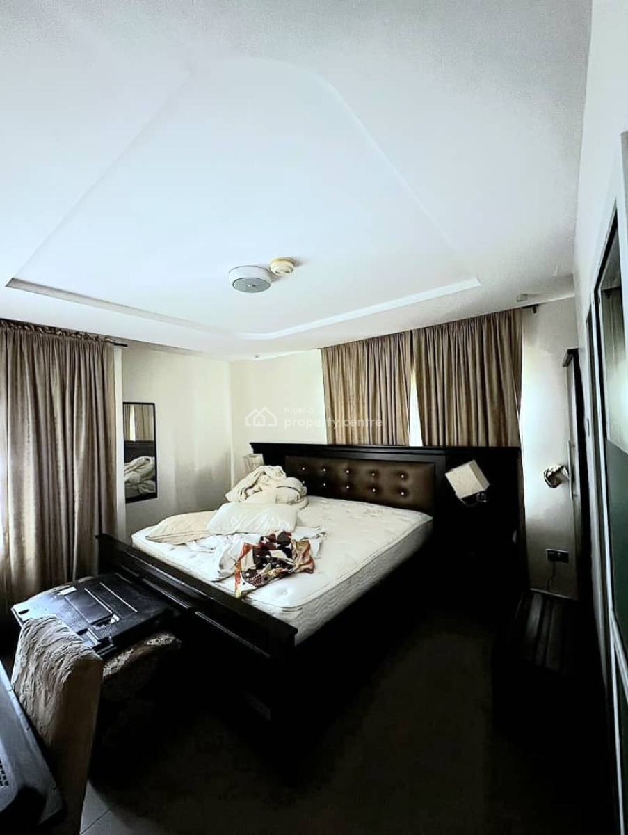 Spacious 17-bedroom, Lekki Phase 1, Lekki, Lagos, Hotel / Guest House for Rent