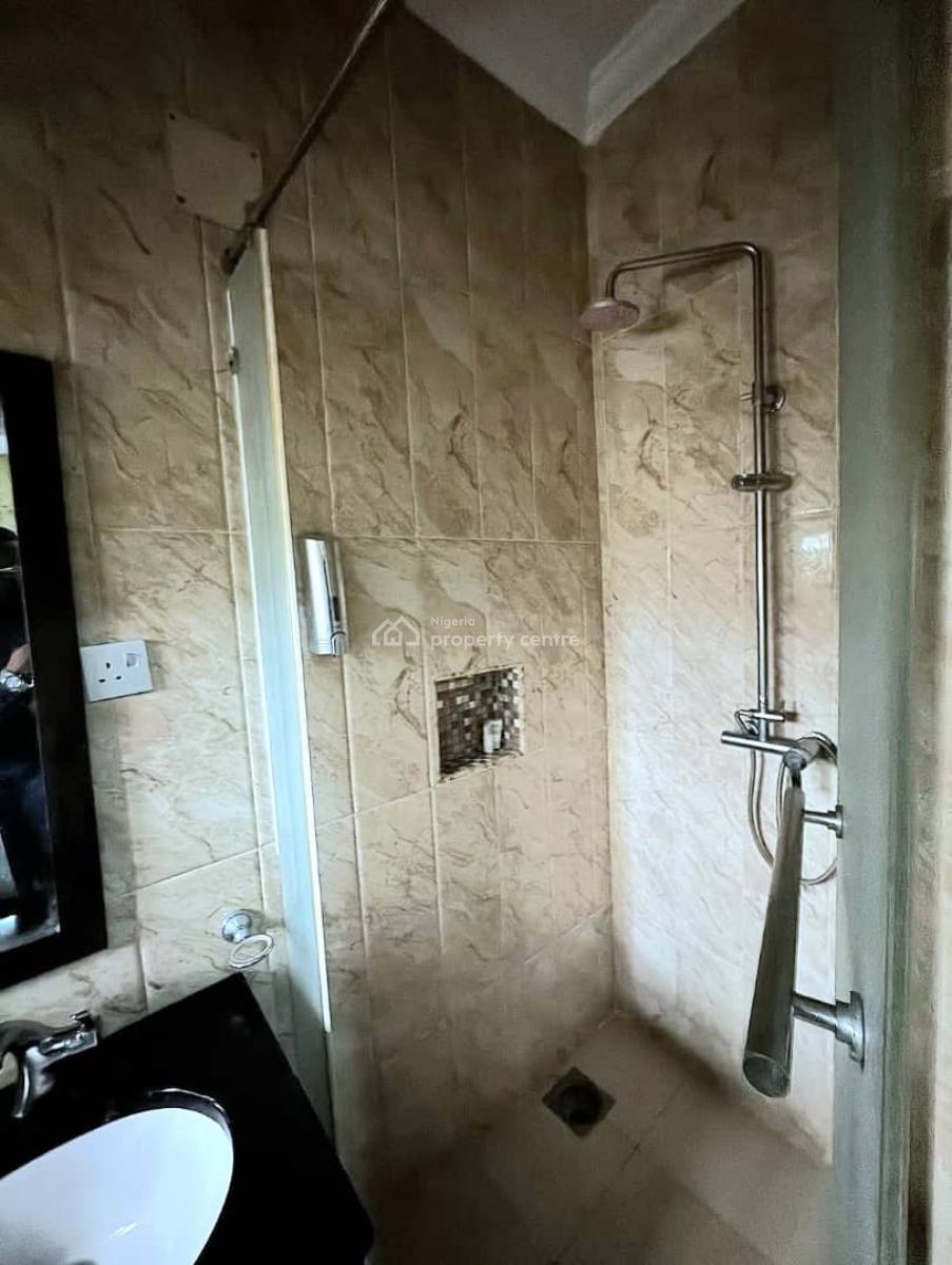 Spacious 17-bedroom, Lekki Phase 1, Lekki, Lagos, Hotel / Guest House for Rent