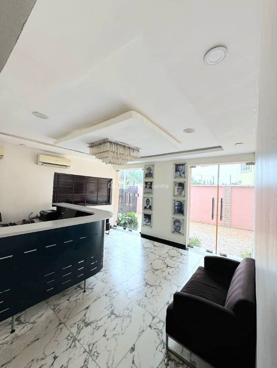 Spacious 17-bedroom, Lekki Phase 1, Lekki, Lagos, Hotel / Guest House for Rent